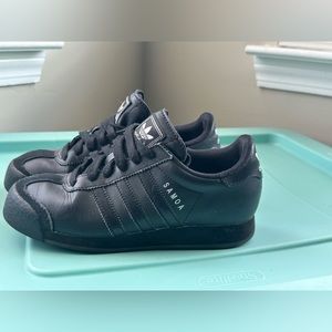Adidas Youth Samoa Triple Black Low Top Sneakers Shoes Size 4 G22610